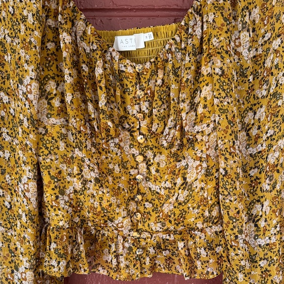 ASTR the Label Yellow Floral Long Sleeve Cropped Blouse - Picture 3 of 8